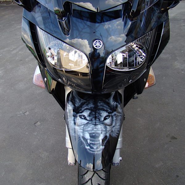 Роспись мотоцикла Yamaha - волки